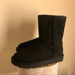UGG CLASSIC SHORT UGGS